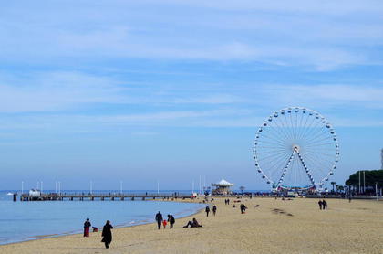 The Ferris Wheel near the Beach of Arcachon - Charming 3 stars Hotel on the Arcachon Bay