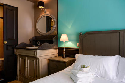 Family Suite Bathroom - Your Charming 3 star hotel in Arcachon