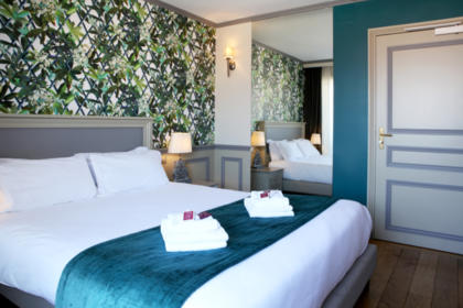 Deluxe Terrace Room workspace and bathroom - Charming 3 stars hotel in Arcachon
